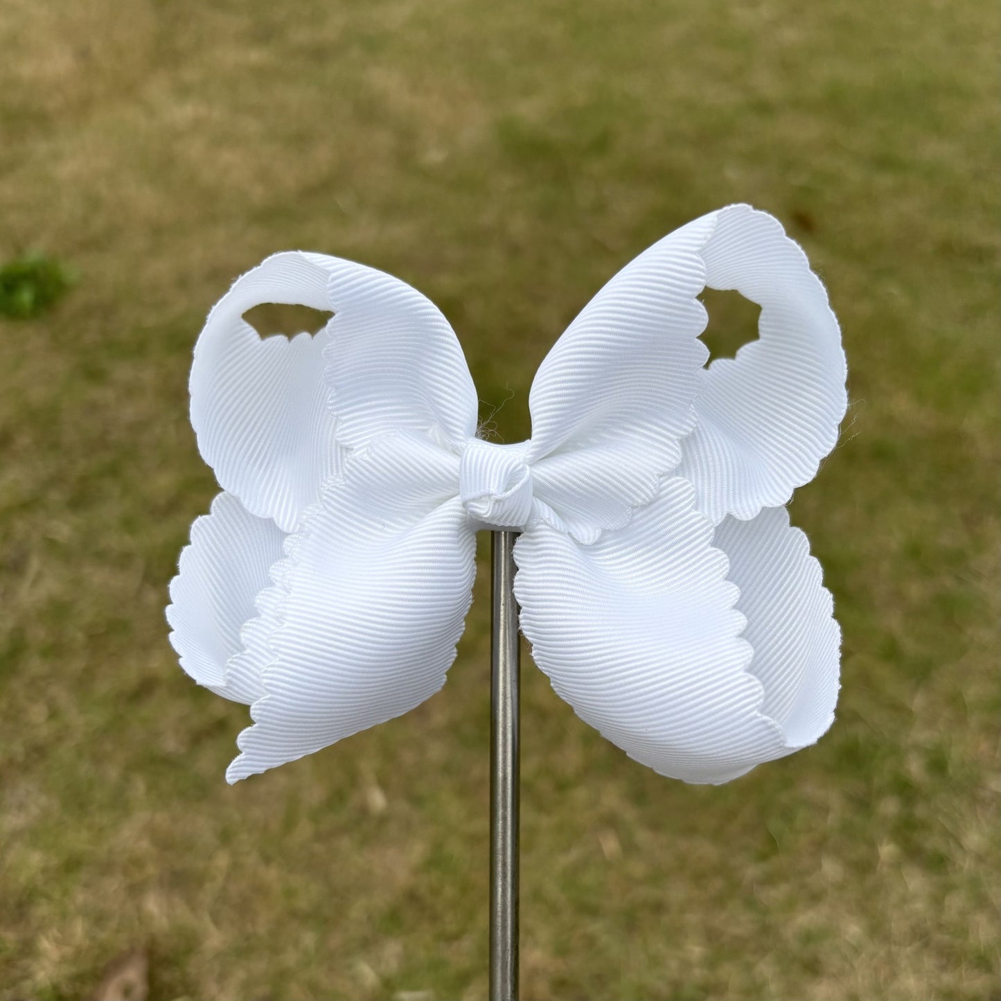 4 IN White Scalloped Hair Bows