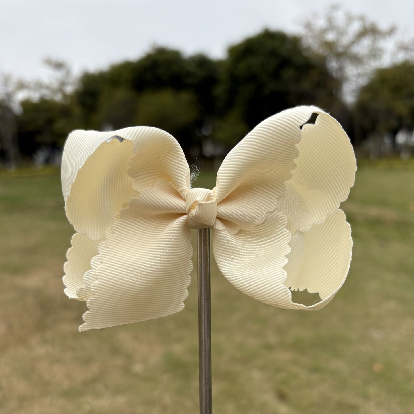 4 IN Lvory Scalloped Hair Bows
